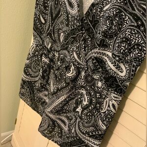 SALE!! 3/$20 - 🌻 NWT Paisley Top 🌻
